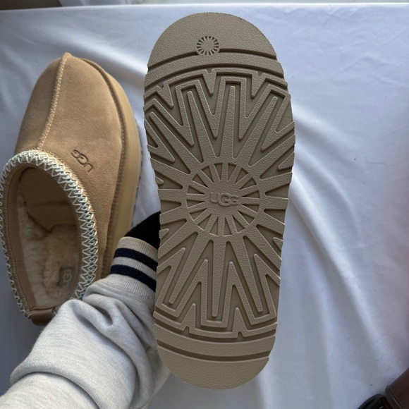 UGG TAZZ II SAND Size 9 AUTHENTIC WITH ORIGINAL BOX! - Picture 8 of 8